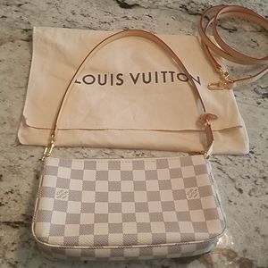 Louis Vuitton azur pochette